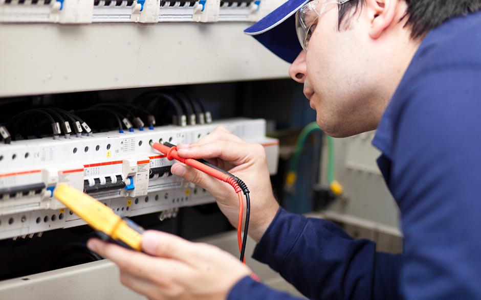 cherche électricien Paris 6