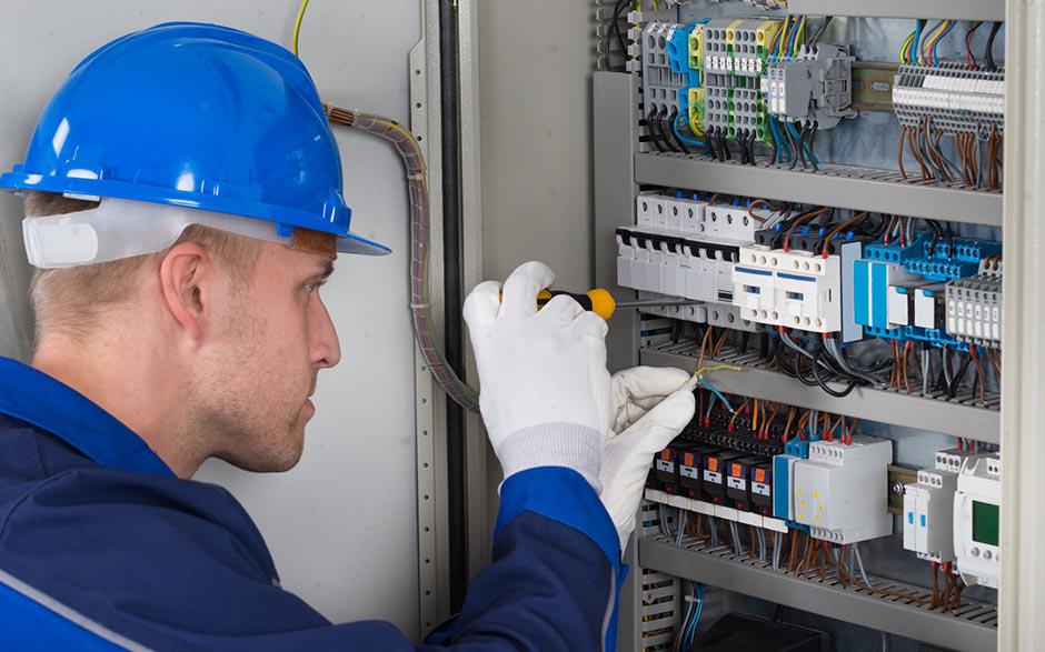 taux horaire électricien Paris 10